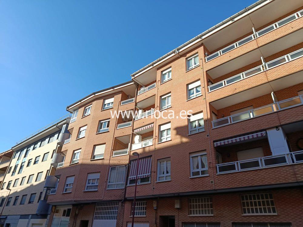 Piso de tres dormitorios dos baños ascensor garaje para entrara vivir